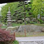 Pagodenlaterne mit 5 Stufen symbolisiert die fünf Elemente gemäß japanischer (buddhistischer) Philosophie. Dies sind: Erde, Wasser, Feuer, Luft und Leere
